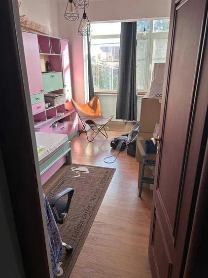 Apartament cu 3 camere semidecomandat, mobilat în Matei Voievod