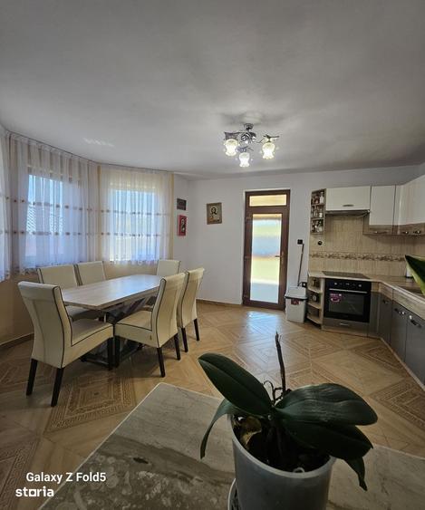 Casă cu 4 camere decomandat în Cihei