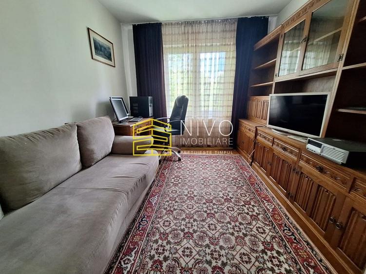 Apartament cu 3 camere decomandat, mobilat în Cornișa
