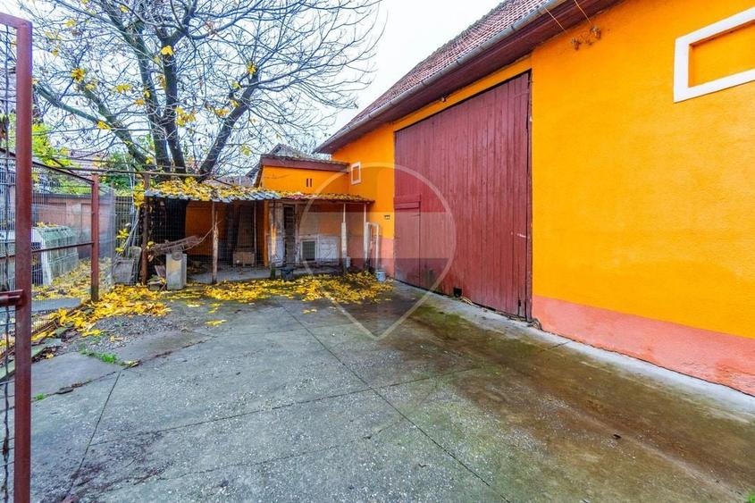 Casă individuală cu 4 camere cu Teren 1680 Mp în Stupini
