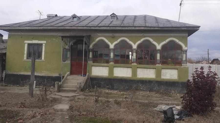 Casă cu 3 camere cu Teren 1550 Mp în Central