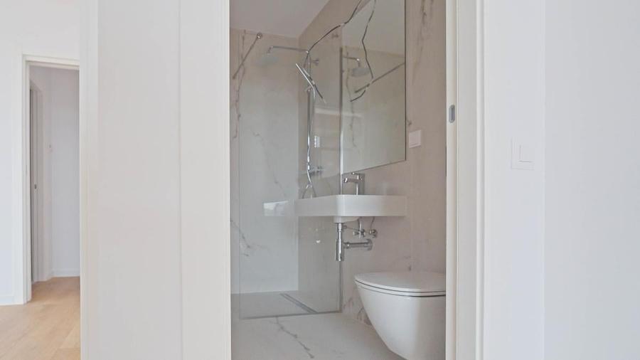 Apartament cu 4 camere semidecomandat în Aviației