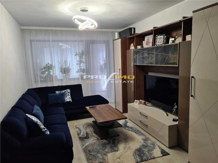 Apartament cu 3 camere decomandat în Carrefour