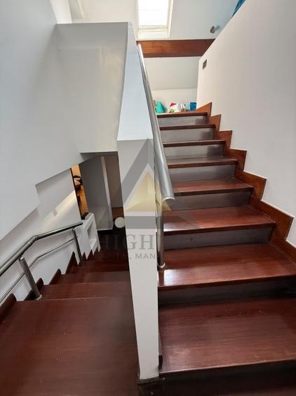 Duplex cu 10 camere cu Piscina în Iancu Nicolae