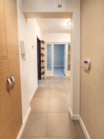 Apartament cu 4 camere semidecomandat în Aradului
