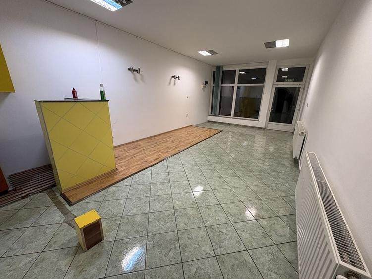 Spațiu comercial, de 90 mp, în Livada