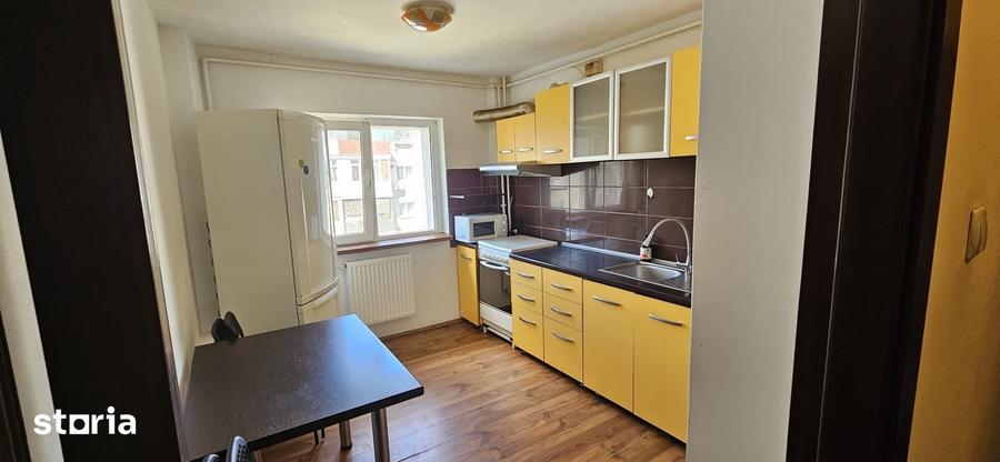 Apartament cu 3 camere decomandat în Militari