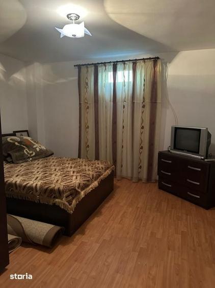 Casă cu 4 camere cu Teren 1105 Mp în Târgșoru Vechi