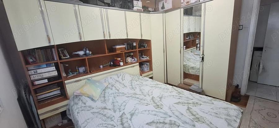 Apartament cu 3 camere semidecomandat în Podu Roș
