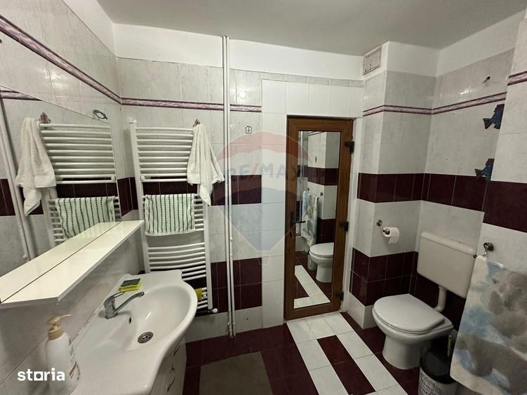 Apartament cu 3 camere în Intim