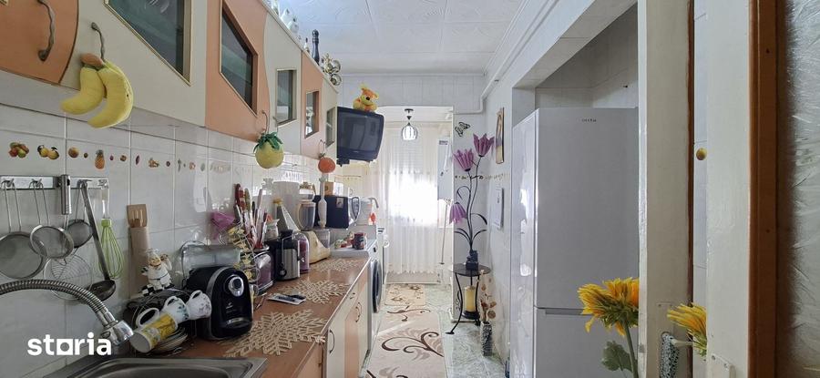 Apartament cu 4 camere decomandat, mobilat în Micro 39