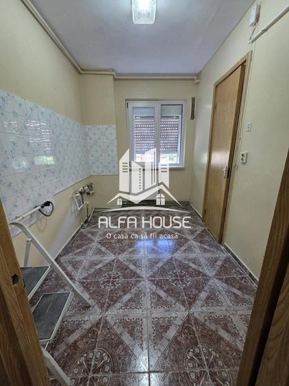 Apartament cu 3 camere semidecomandat în Govândari