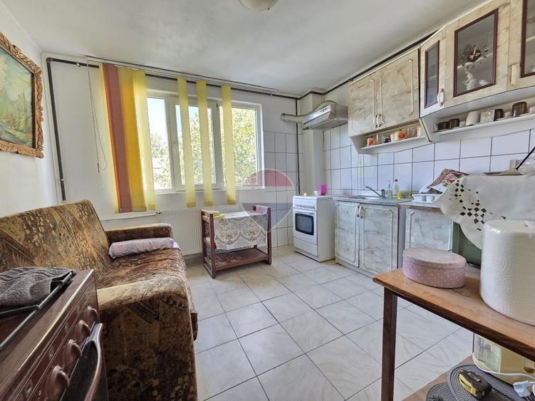 Apartament cu 2 camere decomandat, mobilat în Sud