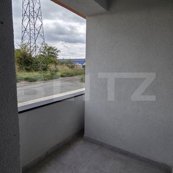 Apartament cu 3 camere semidecomandat în Micro 17