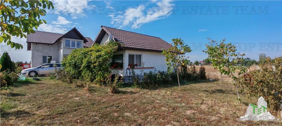 Casă individuală cu 7 camere cu Teren 33000 Mp în Bucșani