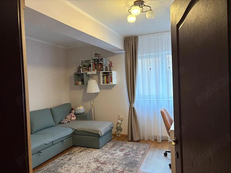 Apartament cu 3 camere decomandat în Florești