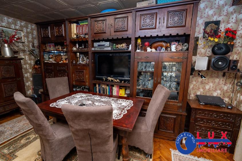 Apartament cu 3 camere decomandat în Piața Nouă