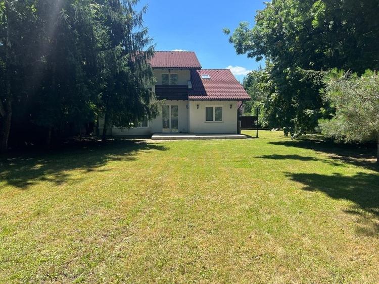 Casă cu 6 camere cu Teren 1064 Mp în Ostratu