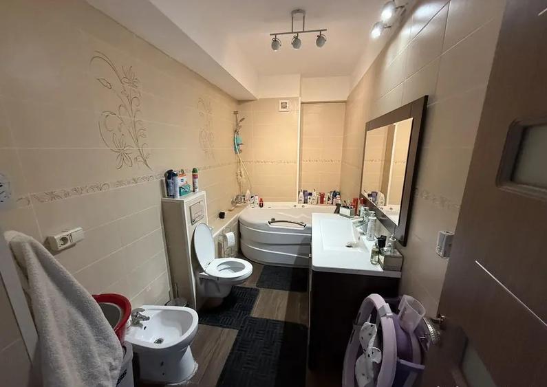 Apartament cu 3 camere decomandat, mobilat în Brătianu