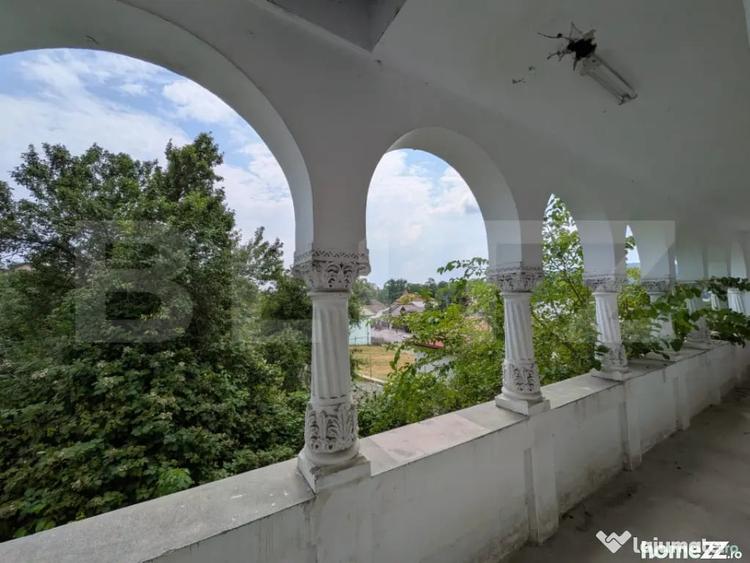 Casă cu 9 camere cu Teren 439 Mp în Central