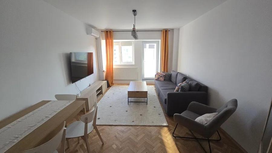 Apartament cu 3 camere decomandat, mobilat în Gara