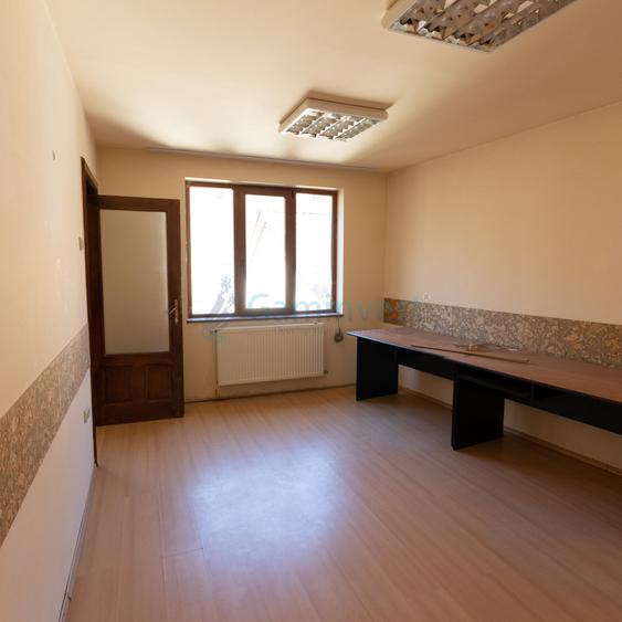 Spațiu comercial, de 382 mp, în Central