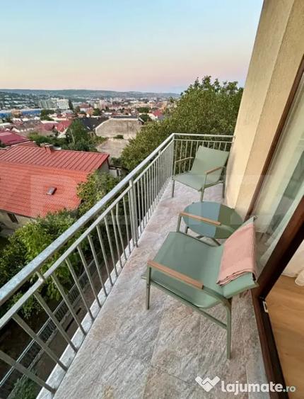Apartament cu 3 camere semidecomandat în Gruia