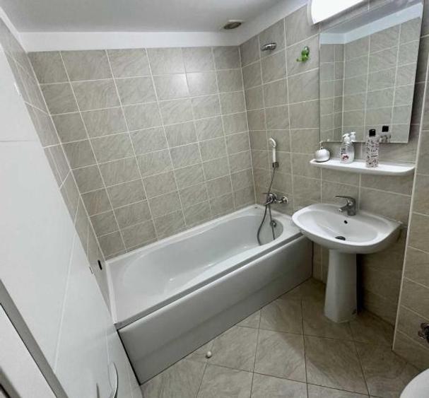 Apartament cu 2 camere decomandat în Bucur Obor