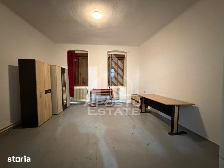 Casă cu 2 camere cu Teren 300 Mp în Girocului