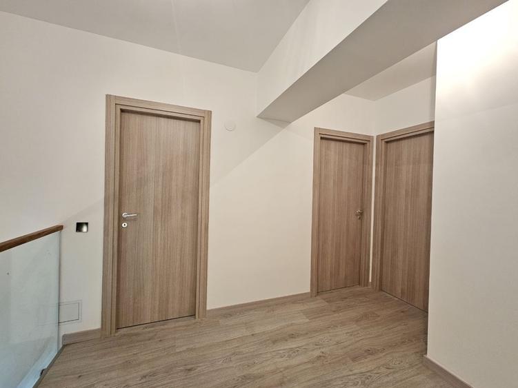 Apartament cu 3 camere decomandat în Dudești