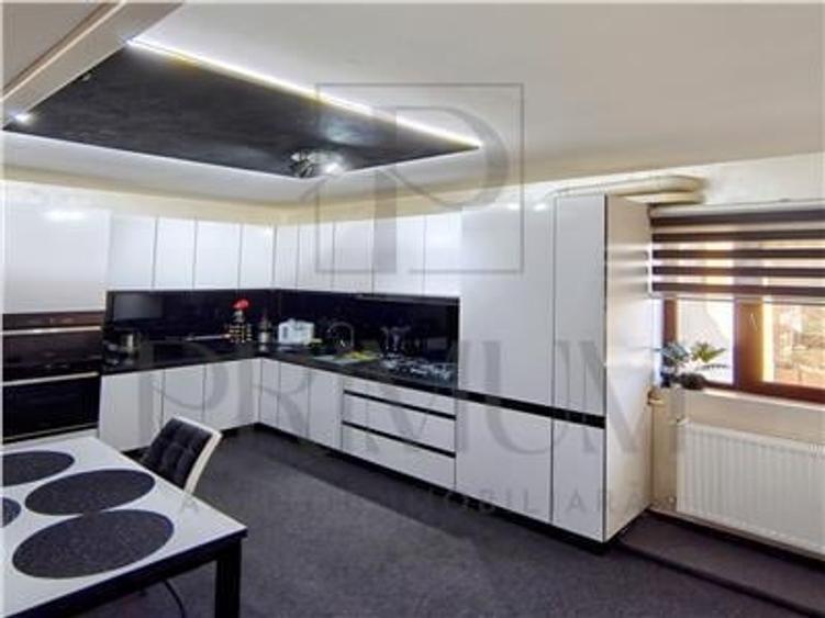 Apartament cu 3 camere decomandat, mobilat în Dumbrăvița