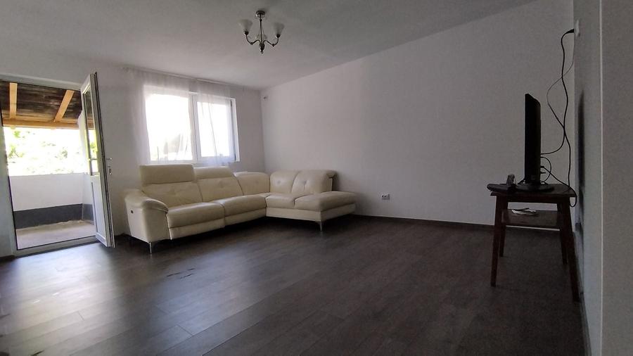 Casă cu 3 camere în Petrolului