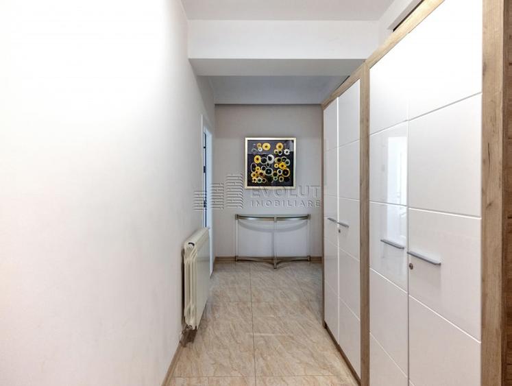 Apartament cu 3 camere decomandat, mobilat în Central
