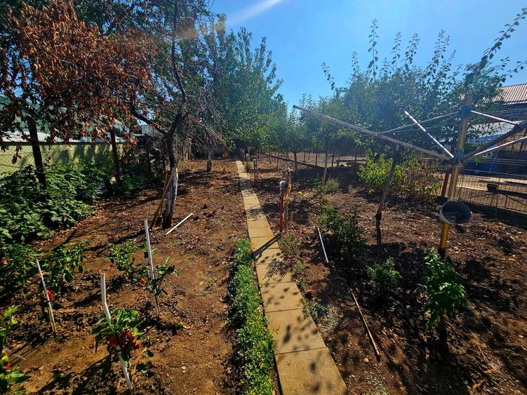 Casă individuală cu 9 camere cu Garaj în Strejnicu