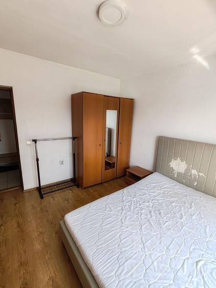 Apartament cu 3 camere decomandat, mobilat în Bulgaria