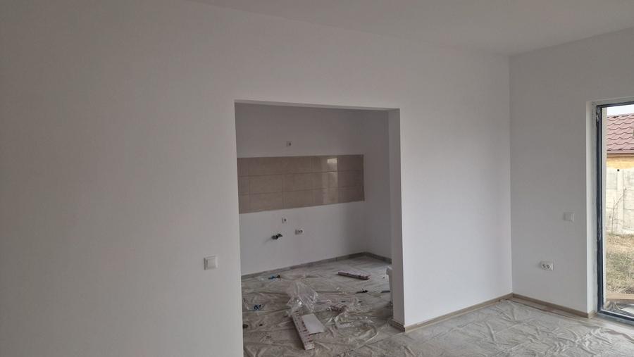 Casă cu 3 camere în Central