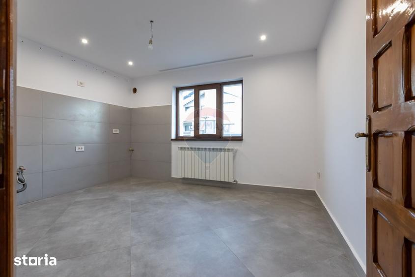 Casă cu 6 camere cu Teren 1710 Mp în Central