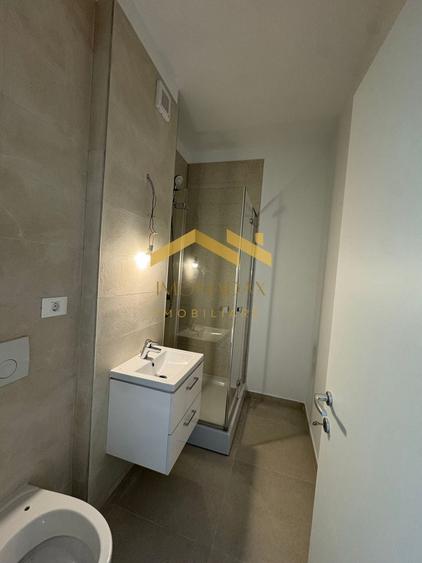 Apartament cu 3 camere decomandat în Aradului