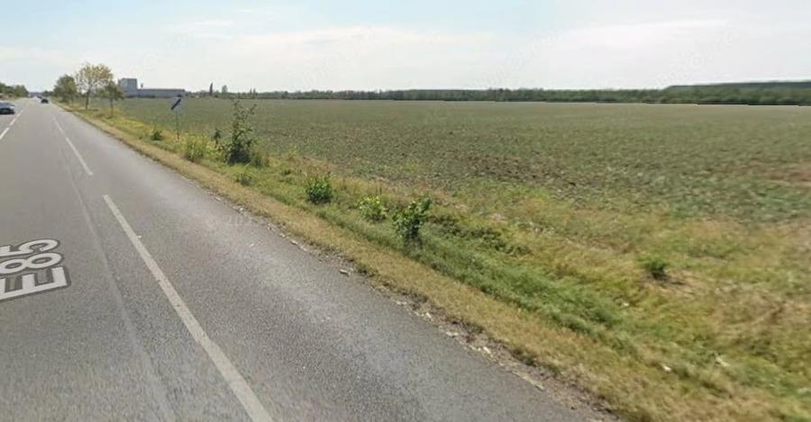 Teren intravilan 4,25ha, deschidere d=110ml la DN2 - 2