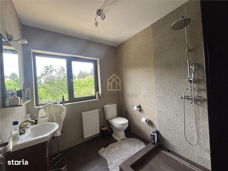 Casă cu 4 camere în Central