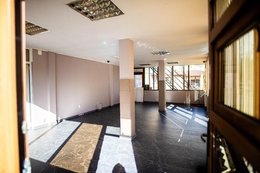 Spațiu comercial, de 120 mp, în Moroeni