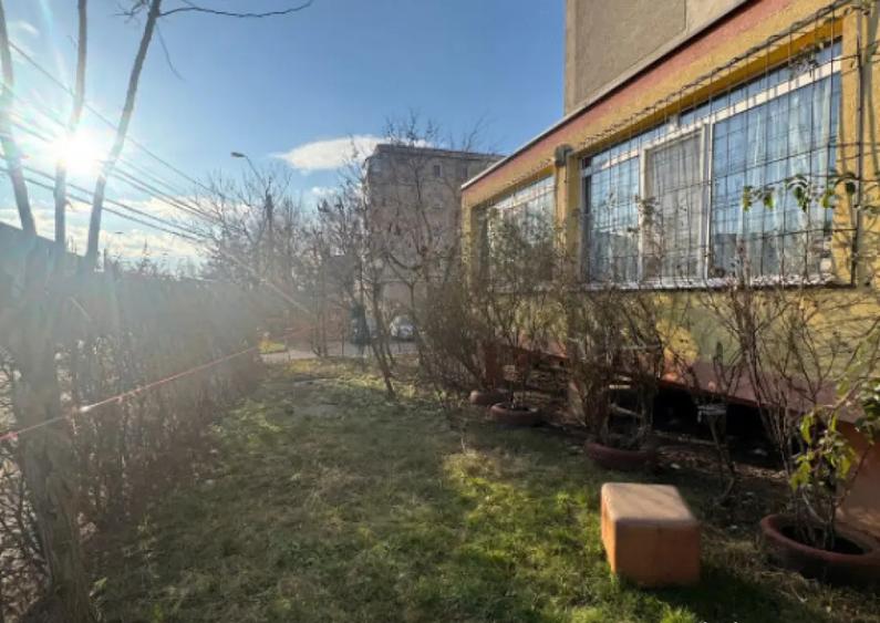 Apartament cu 3 camere semidecomandat în Orașul Vechi