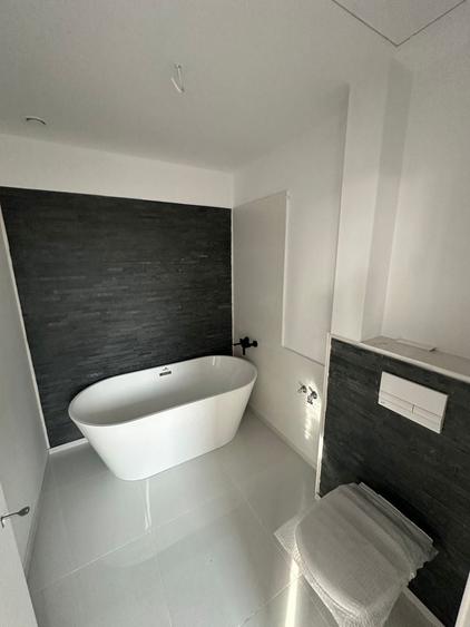 Duplex cu 5 camere cu Canalizare în Exterior Nord