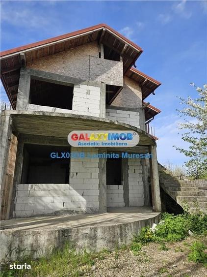 Casă cu 4 camere cu Teren 2100 Mp în Răzvad