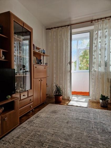 Apartament cu 3 camere decomandat, mobilat în Central