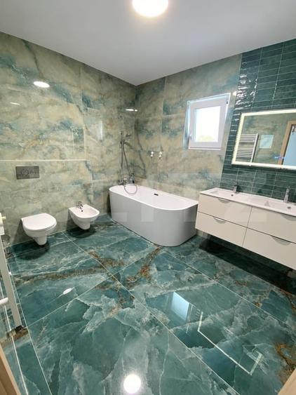 Casă individuală cu 4 camere cu Canalizare în Râșnov