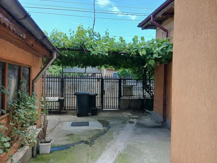Casă cu 4 camere cu Teren 221 Mp în Central