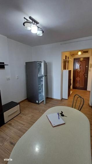 Apartament cu 2 camere semidecomandat în Craiovița Nouă