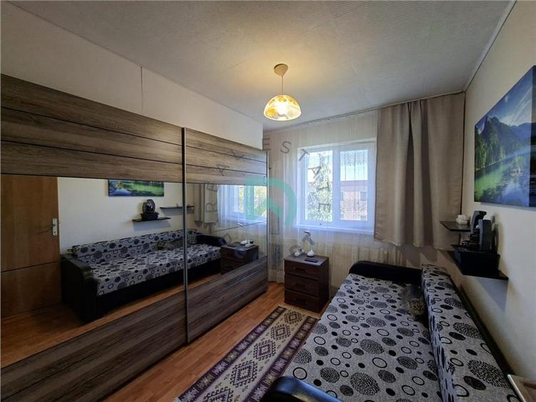 Apartament cu 3 camere semidecomandat în Florilor