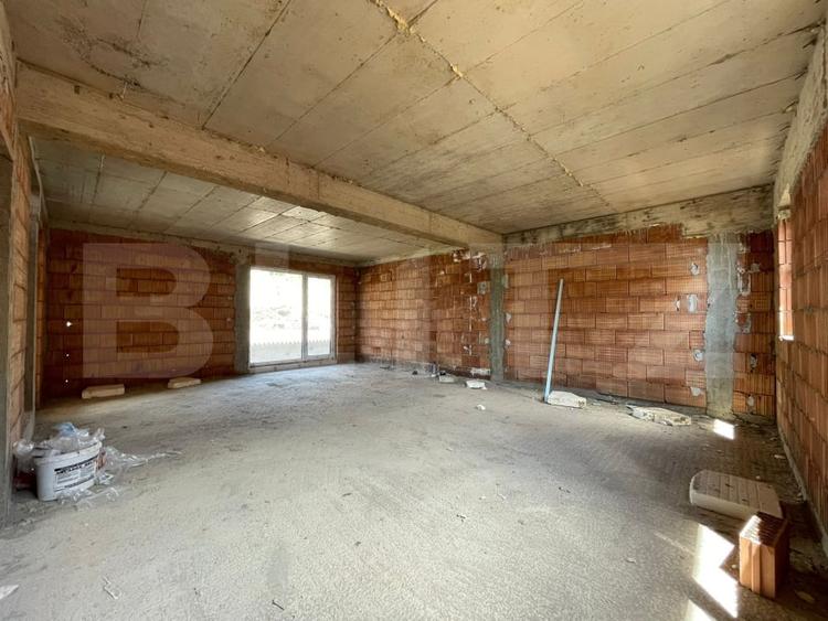 Duplex cu 5 camere cu Canalizare în Dâmbul Rotund